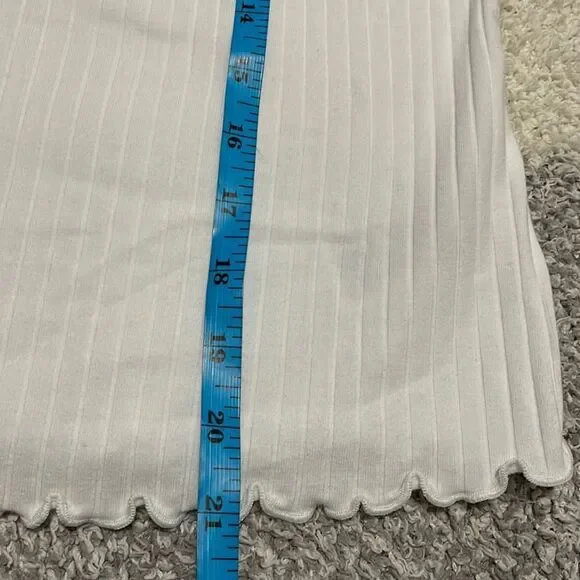 NWT- Old Navy - XXL. Fitted Crop Lettuce Hem Ribbed Tank - Picture 5 of 6